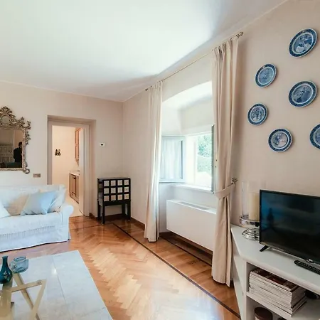 Loft Taverna - By House Of Travelers -